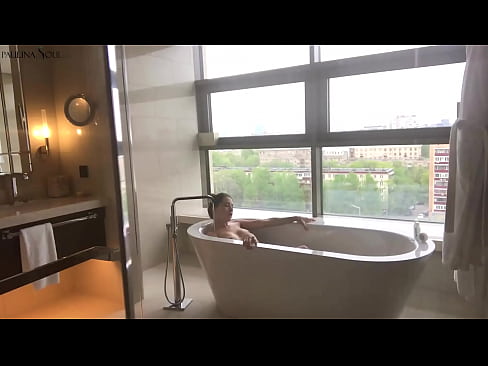 ❤️ Pitikek mezin Bi dilgermî pizika xwe di serşokê de dihejîne ❤️ Vîdyoyê porno li ku.mumsp.ru ❌